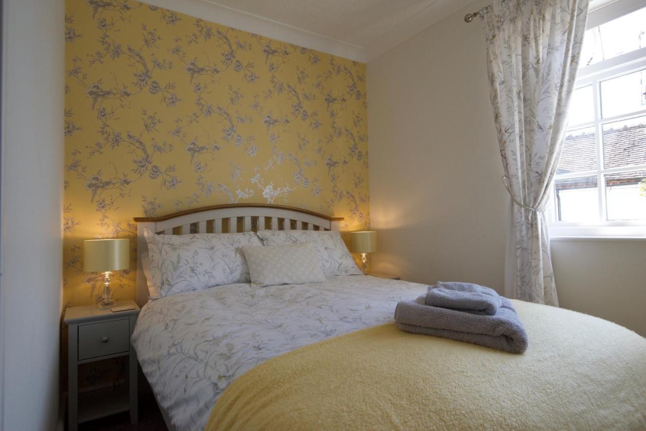 Holden House 3*